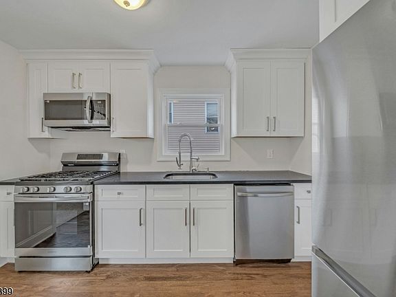 3rd image of 186 Eppirt St Floor 2