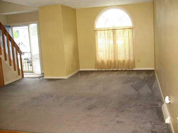 3rd image of 325 New London Ave APT B2