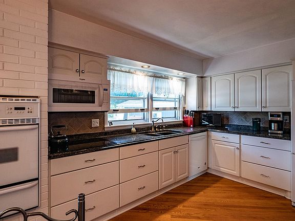 2nd image of 210 W Birdsall St