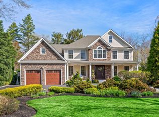 12 Saint Andrews Dr, Huntington, NY 11743