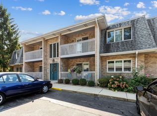 9324 Spring Creek Dr UNIT 8, Highland, IN 46322