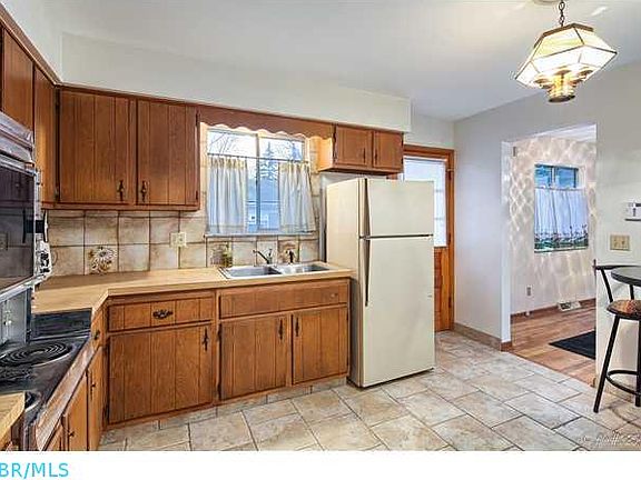 2nd image of 5765 N Meadows Blvd