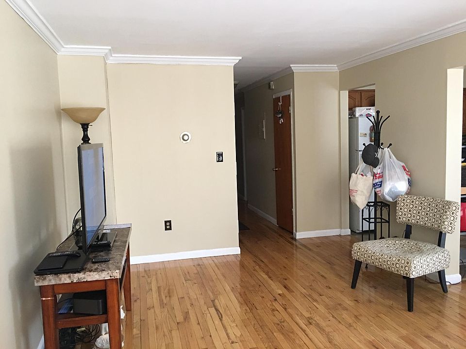 1st image of 2711 Gifford Ave #2