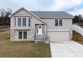 994 Hydeaway Ct, Fenton, MO 63026