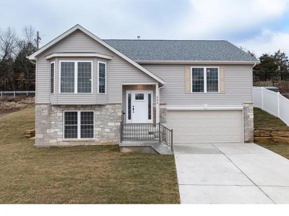 994 Hydeaway Ct, Fenton, MO 63026