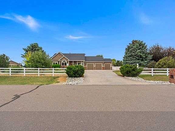 2nd image of 912 Clydesdale Ln