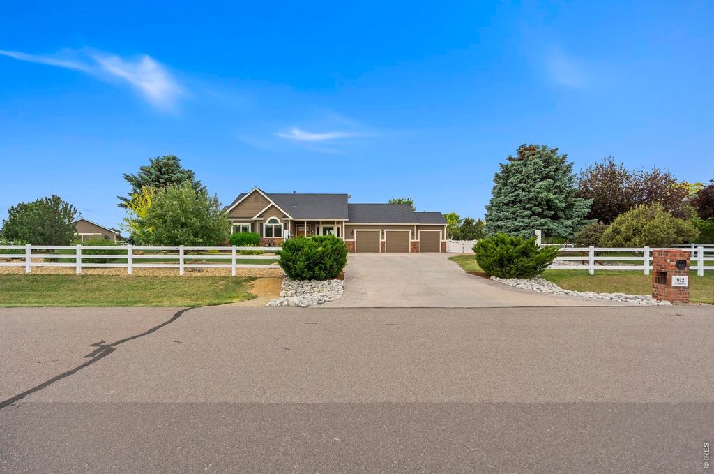 912 Clydesdale Ln