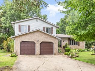 3042 Chaucer Dr NE, Canton, OH