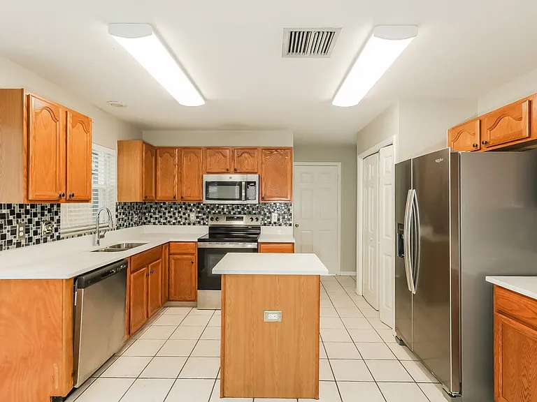 2321 Lyncrest Ct — Photo 7