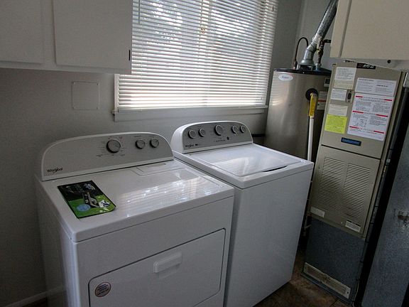 3rd image of 421 Poplar St
