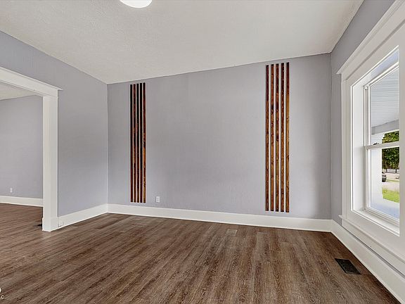 5th image of 614 N Temple Ave
