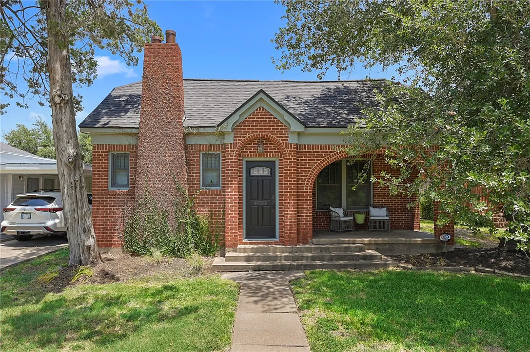 3 bed, 1214 sqft, $2,000 — Photo 1