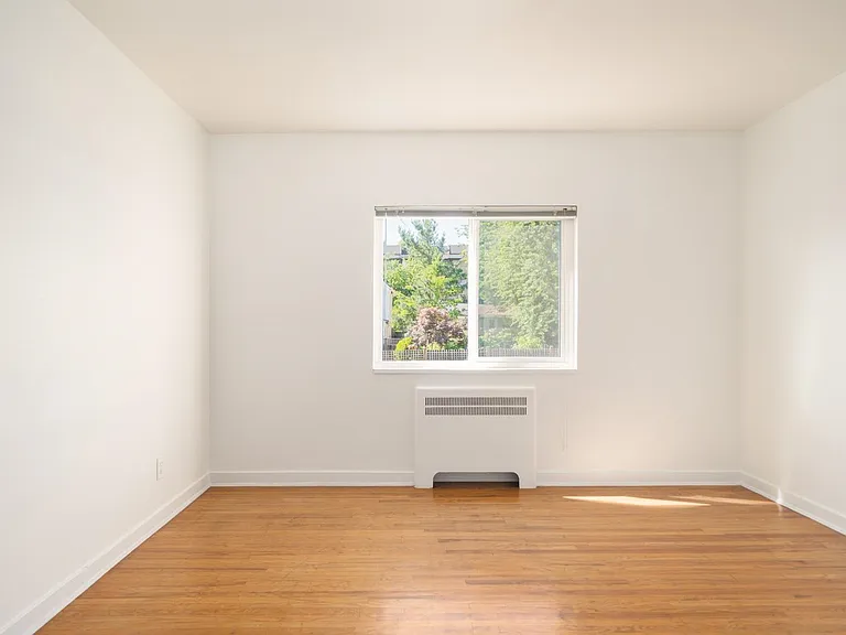 735 Royal Ave #209 — Photo 10