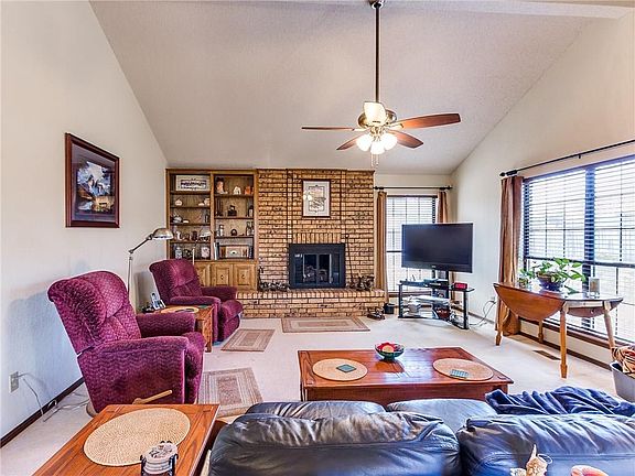 4th image of 4328 Foxglove Ln