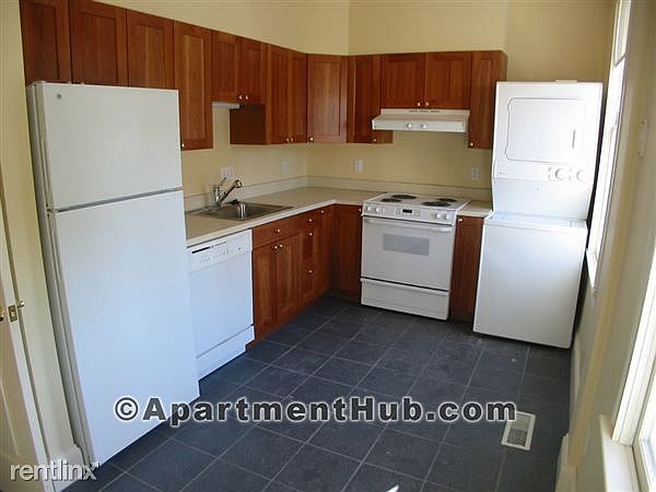 2nd image of 20 Garden St #3