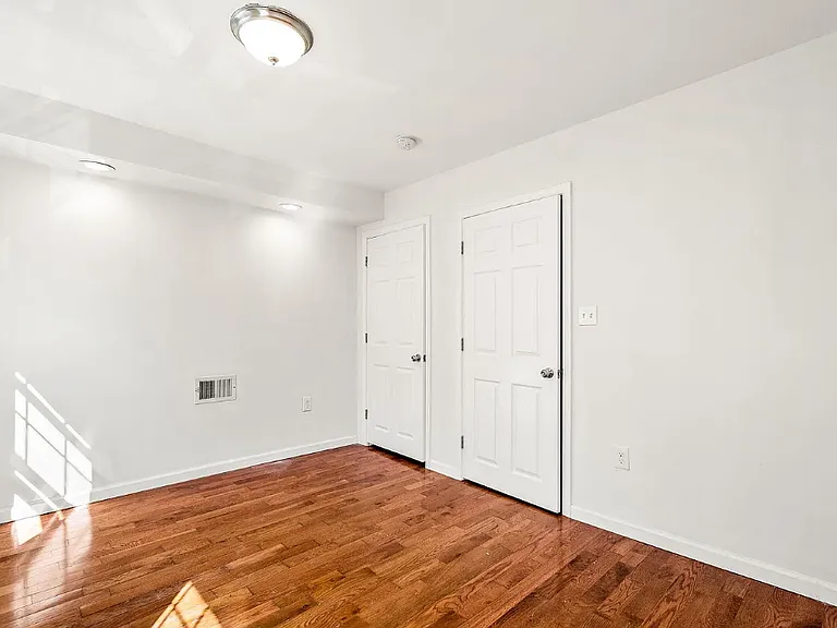 2157 N Franklin St — Photo 11