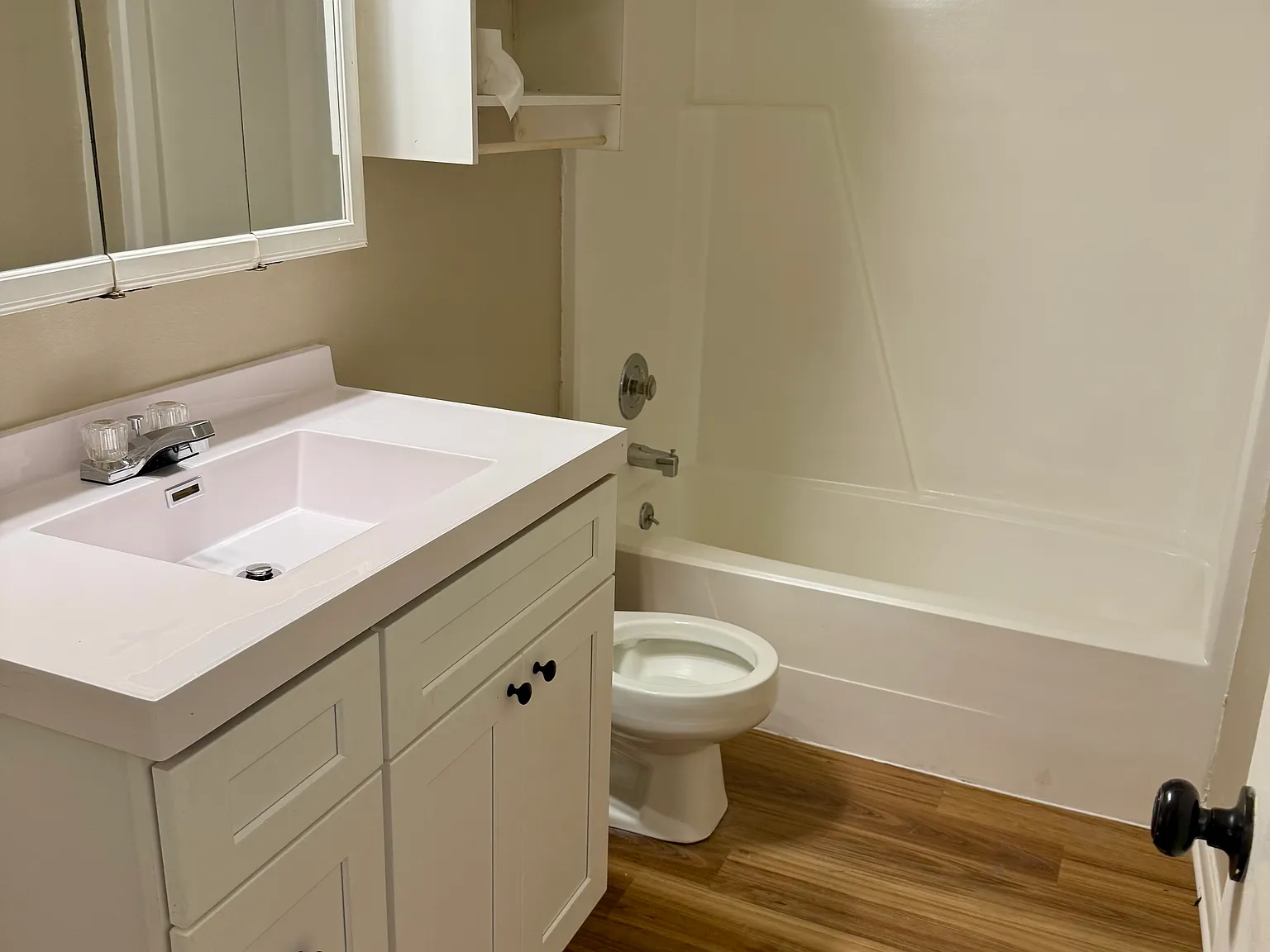 2 bed, 1000 sqft, $895 — Photo 3