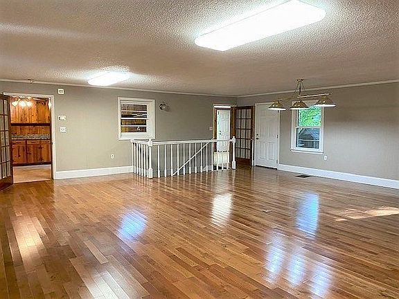 5th image of 528 Derby Ct