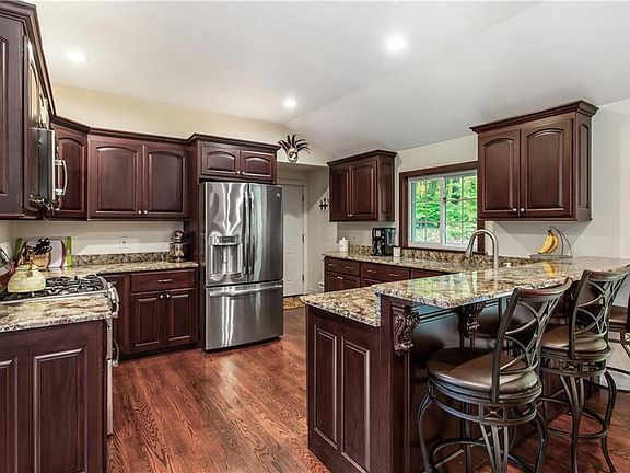 2nd image of 8392 Henry Clay Blvd