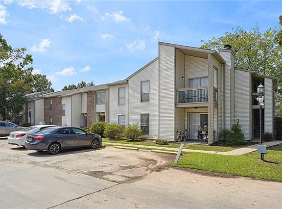 3rd image of 105 Parkview Blvd #105