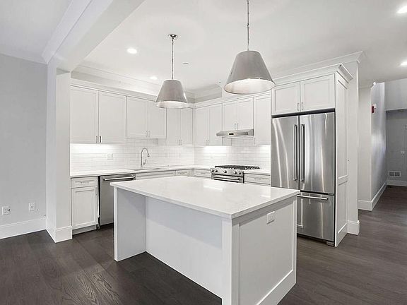 4th image of 8 Southfield Dr #8