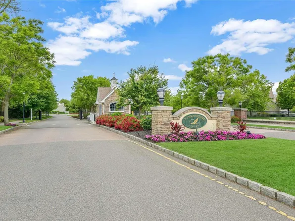 62 Pond Circle #62, Mount Sinai, NY 11766
