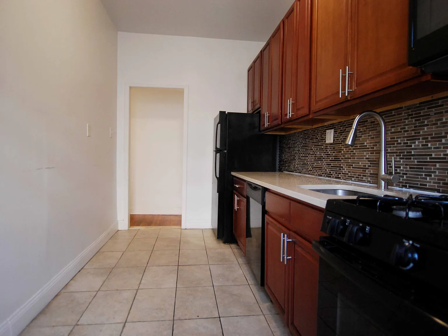 1 bed, 235 sqft, $2,450 — Photo 3
