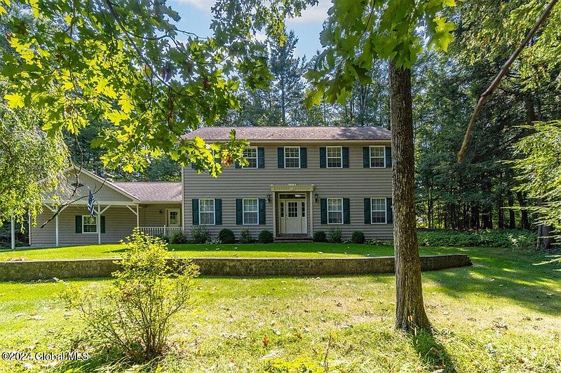 3rd image of 14 Kyer Farm Road