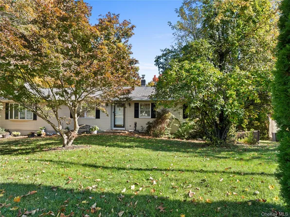 12 Barclay Road, New Windsor, NY 12553