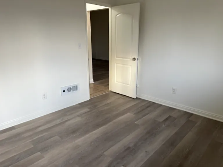 Woodside Garden Apartments — Photo 33