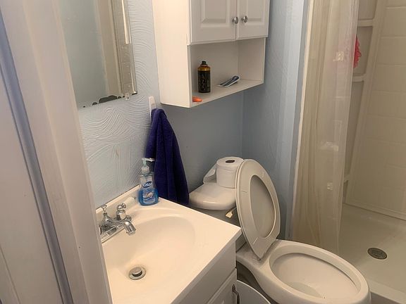 3rd image of 425 Kennedy Dr