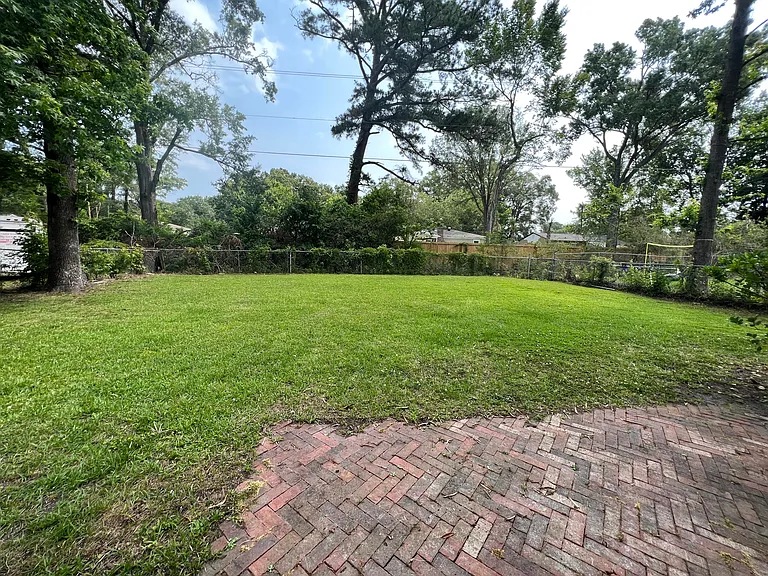 103 Dorchester Manor Blvd — Photo 8