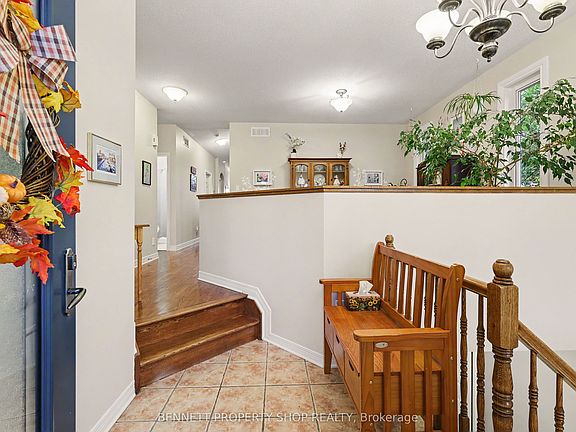 3rd image of 2 Thunderbird Cres