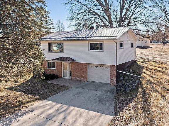 3rd image of 1635 Oak Street