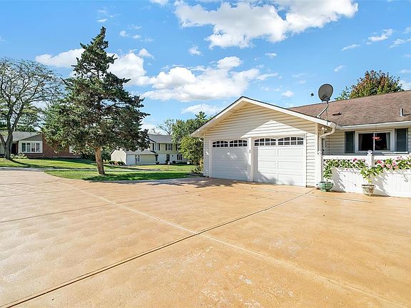 2nd image of 482 Ironwood Dr