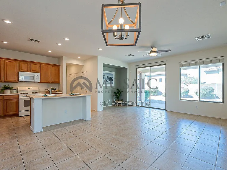39718 N Rolling Green Way — Photo 6