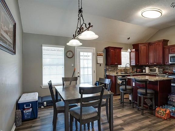5th image of 7 Worthington Ct