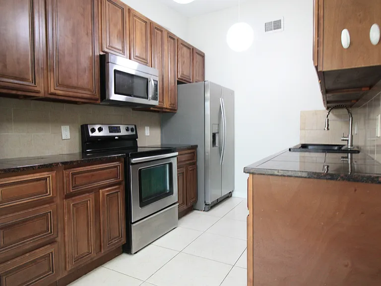 3050 Autumn Ct — Photo 9