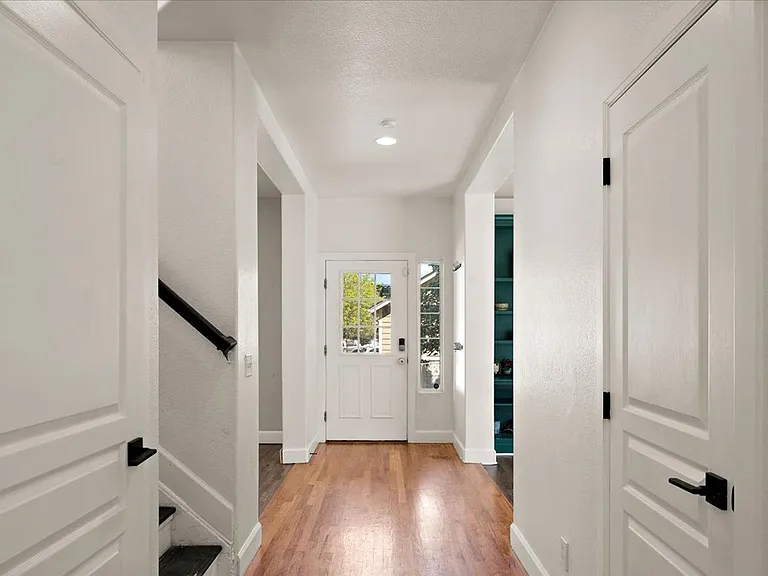 2475 Saint Paul Dr — Photo 2