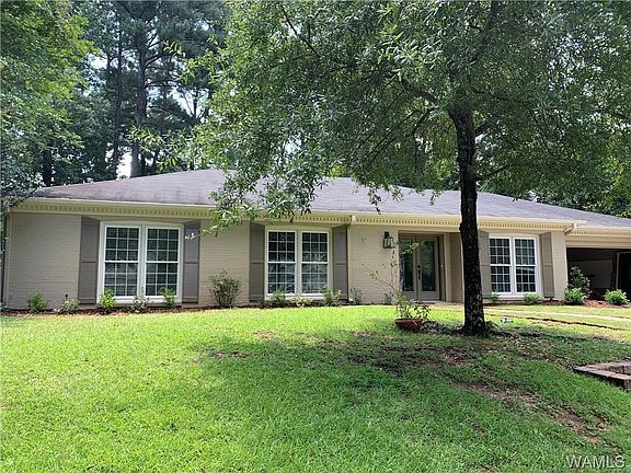 2nd image of 221 Woodridge Cir