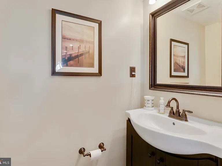 7808 Harbor Rd — Photo 35