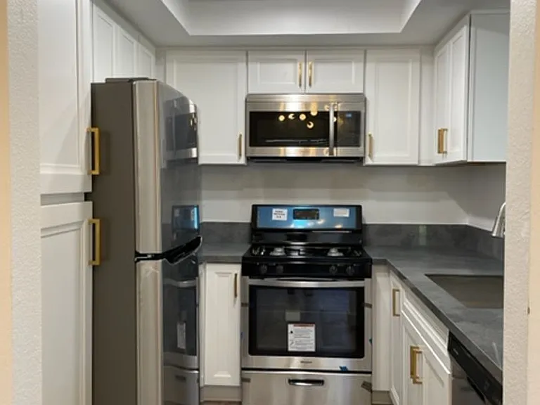 2077 Lakeridge Cir #104 — Photo 3