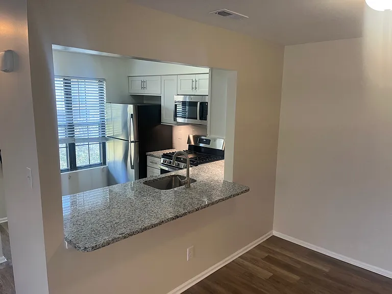 240B Everly Ct #240-B — Photo 7