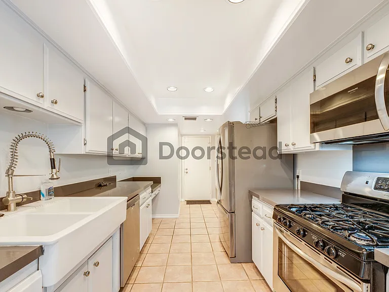 288 S Marengo Ave — Photo 9