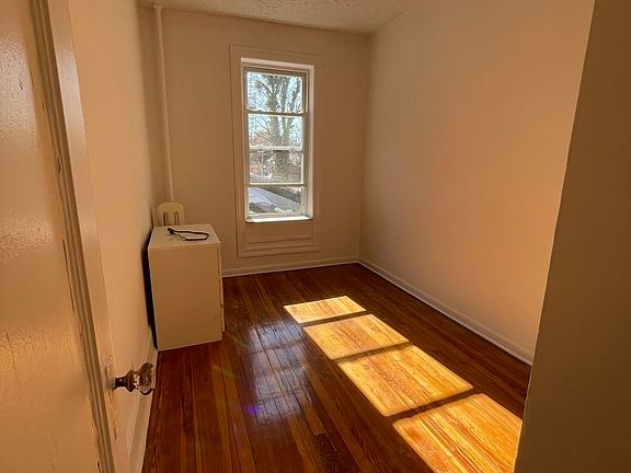 4th image of 37-16 Astoria Blvd S #2C