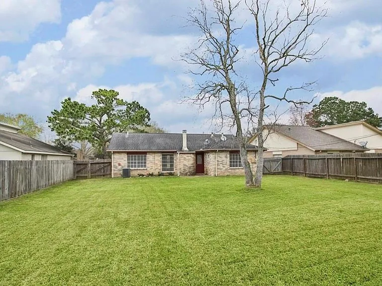 5815 Heather St — Photo 12