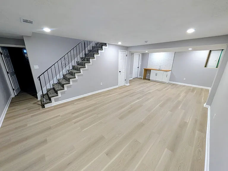 7718 Kenwood Ave — Photo 18