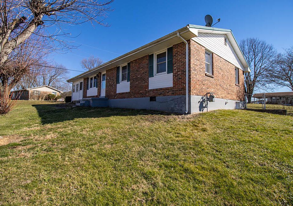 1st image of 576 Brentwood Dr