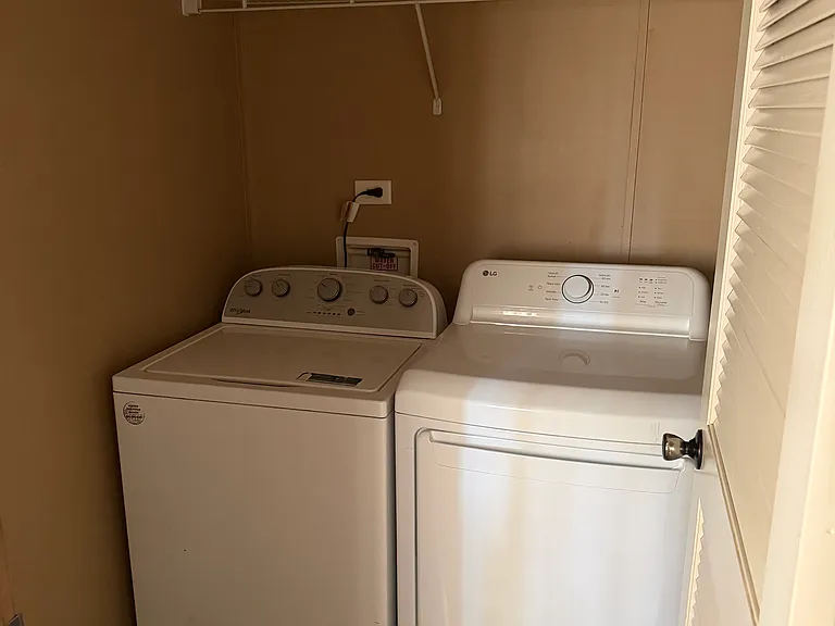 106 Kenwood Ave — Photo 12