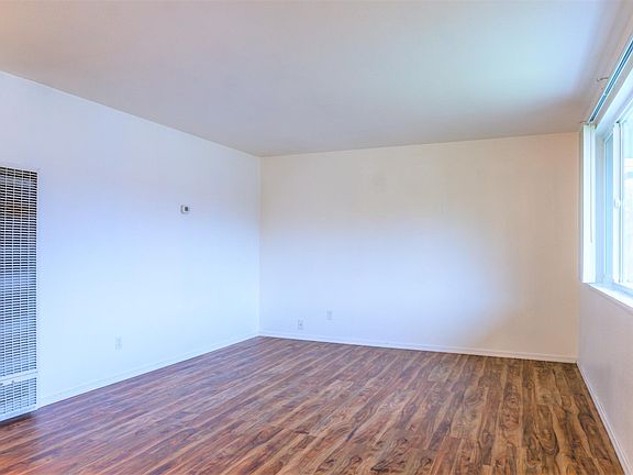 3rd image of 10814 59th Ave SW